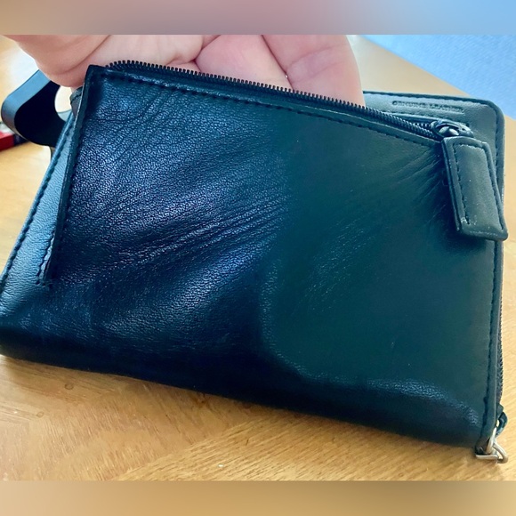 Kenneth Cole Reaction Black all Genuine Leather Wallet. 
Perfect Condition - Picture 10 of 15